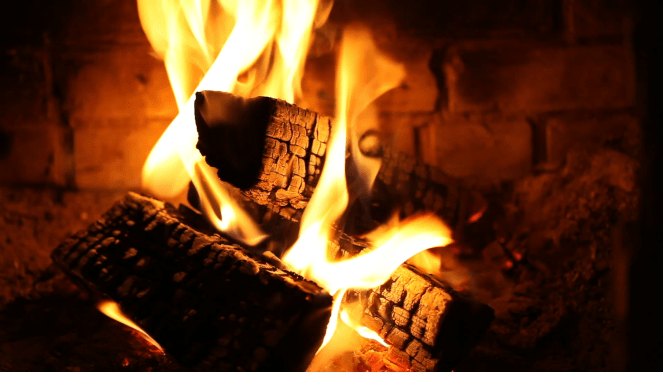 us-appletv-1-classic-fireplace-free-relaxing-and-romantic-fire-flames.png