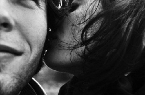 couplewomankisslovesecretbw-3ba076b78db2dbd53f5b57b3ce3fa53c_h