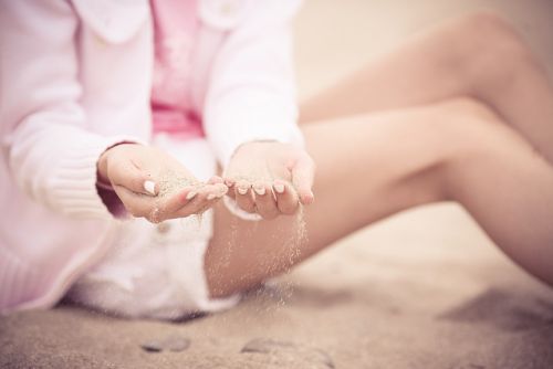 sand-between-fingers