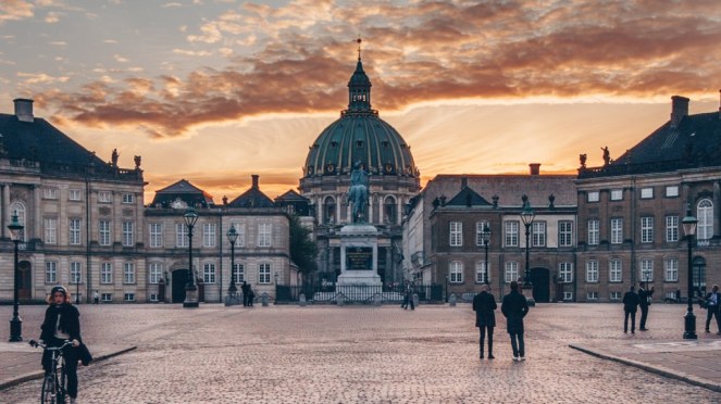 171919_Amalienborg_sunset_Martin_Heiberg
